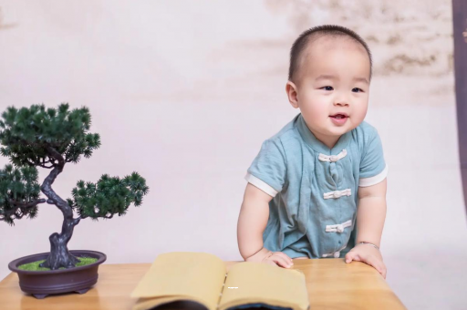 三亚宝宝爱吐奶是什么原因