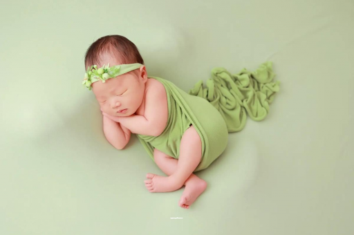 三亚宝宝趴着睡是积食吗 三亚宝宝趴着睡是积食吗